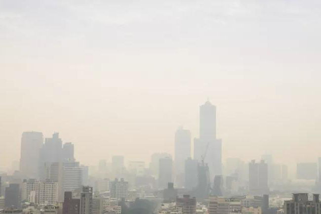 秋高氣燥，警惕“三手煙”！空氣凈化除濕機(jī)